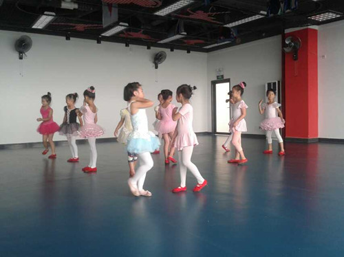 进口舞蹈地胶成功案例之-广州幼飞教育机构