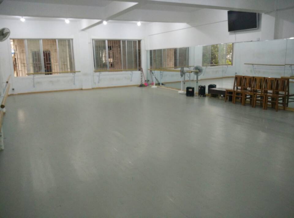 广西张艺谋漓江艺术学校舞蹈地胶铺设工程