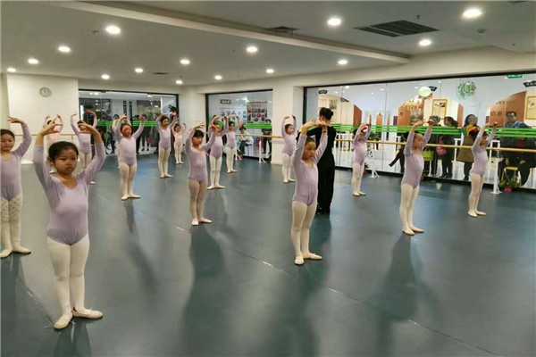 舞蹈室地胶--安徽淮南李佳舞蹈学校成功案例
